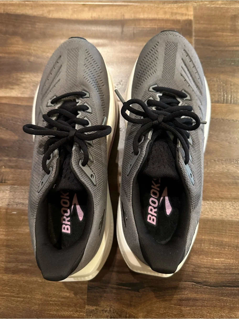 New Brooks Women’s Gray and Pink Road-Running Shoe